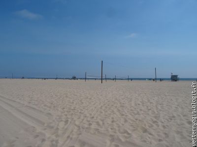 La plage est grande, pas de volleyeurs cet après-midi, dommage